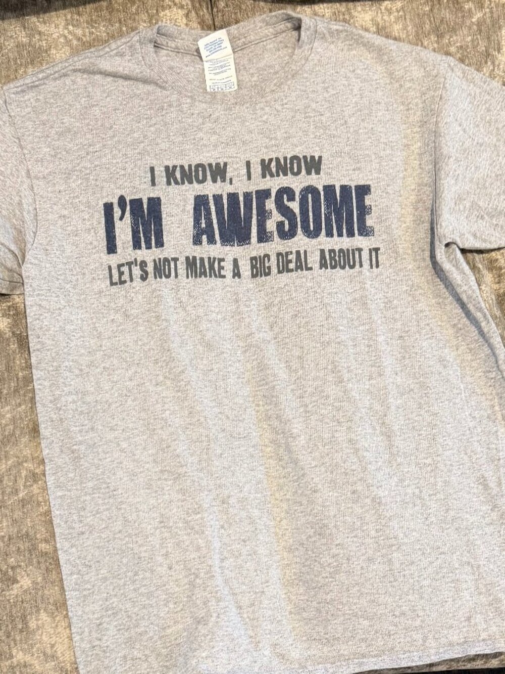 Grey "I know I'm awesome" t-shirt Size M